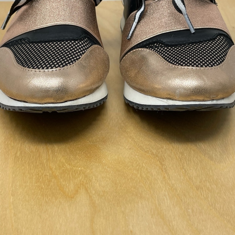 Steve Madden Rose Gold/Black 2 Tone Kaiyo Sneakers Size 8.5 - Picture 3 of 8